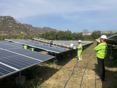 BAN &quot;DỰ ÁN NĂNG LƯỢNG TÁI TẠO&quot; CỦA Q.I.S THỰC HIỆN XUẤT SẮC CÔNG TÁC SOLAR PANEL CLEANING ĐỊNH KỲ TẠI VĨNH TÂN, BÌNH THUẬN